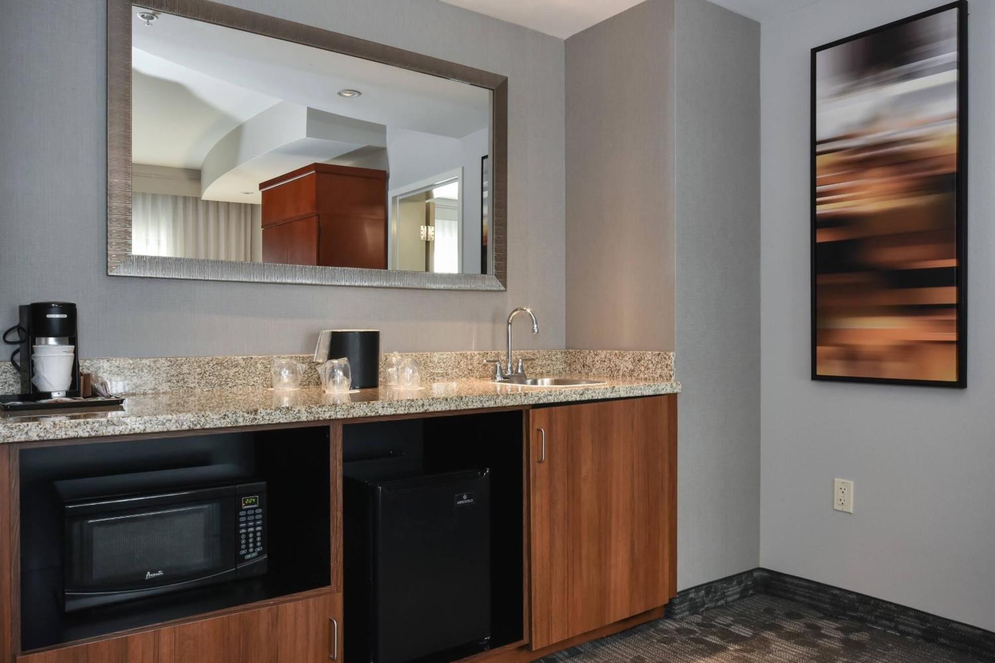 Courtyard Charlotte 3*