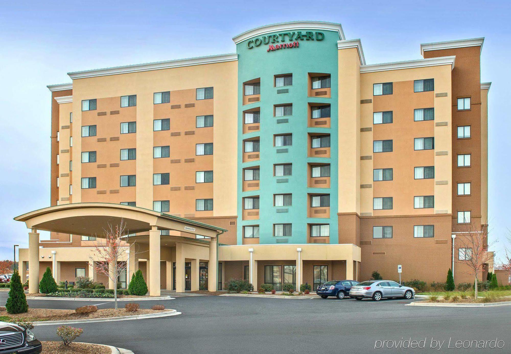 Courtyard Charlotte Hotel