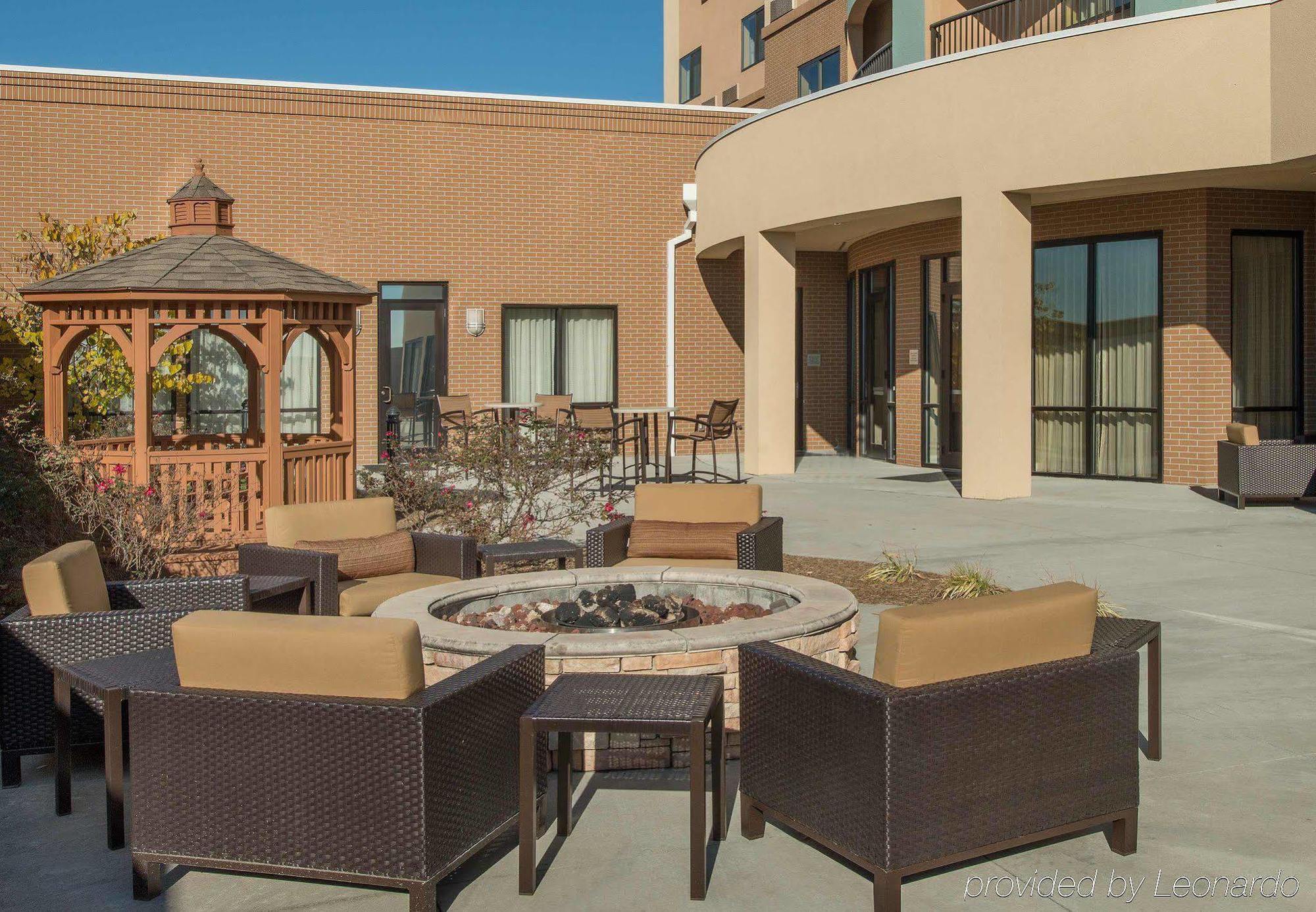 Courtyard Charlotte 3*