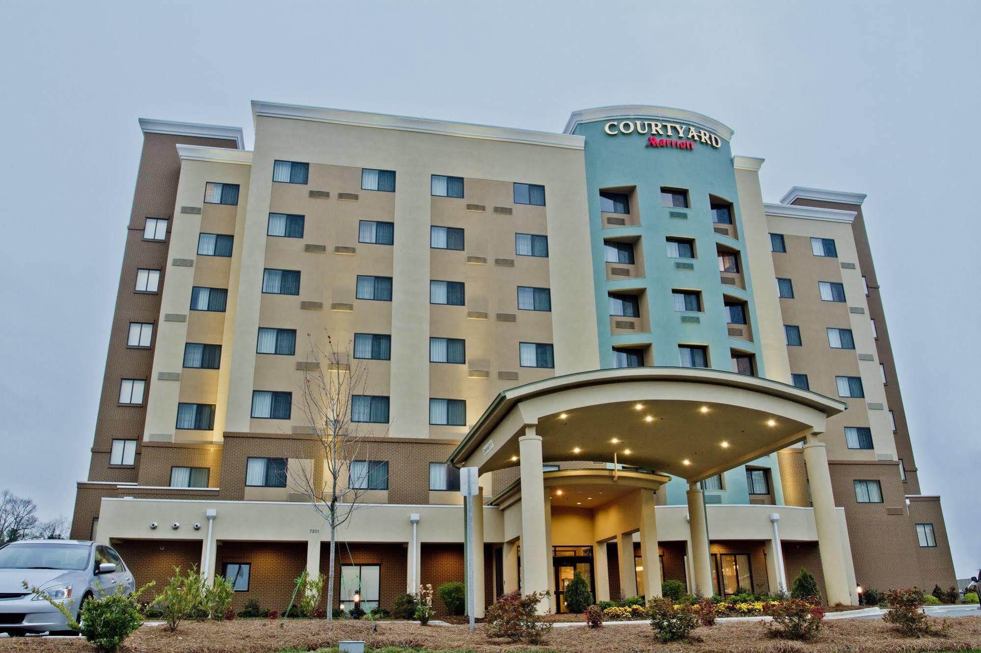 Courtyard Charlotte Hotel 3*