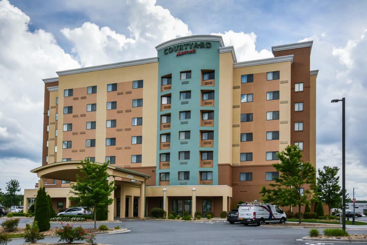 Courtyard Charlotte Hotel