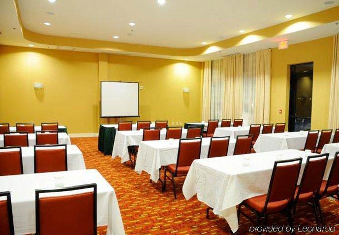 Courtyard Charlotte Hotel 3*